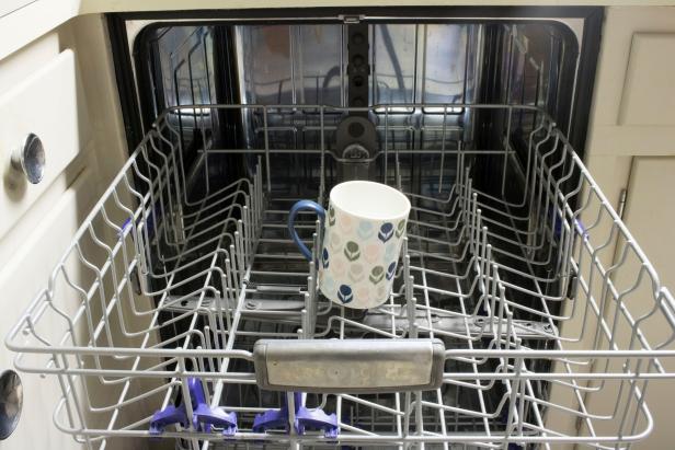 How to Clean Dish Rack With Vinegar